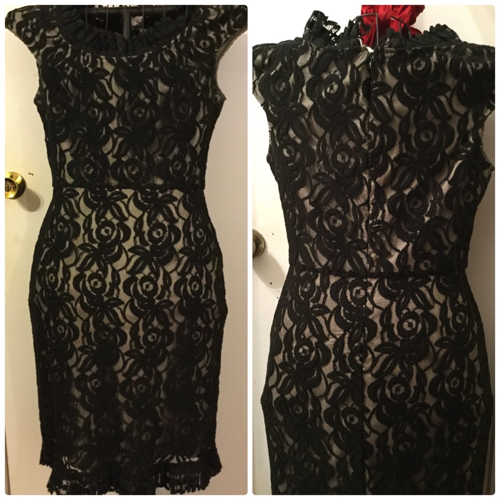 Black Lace Adrianna Papell Dress 👗
